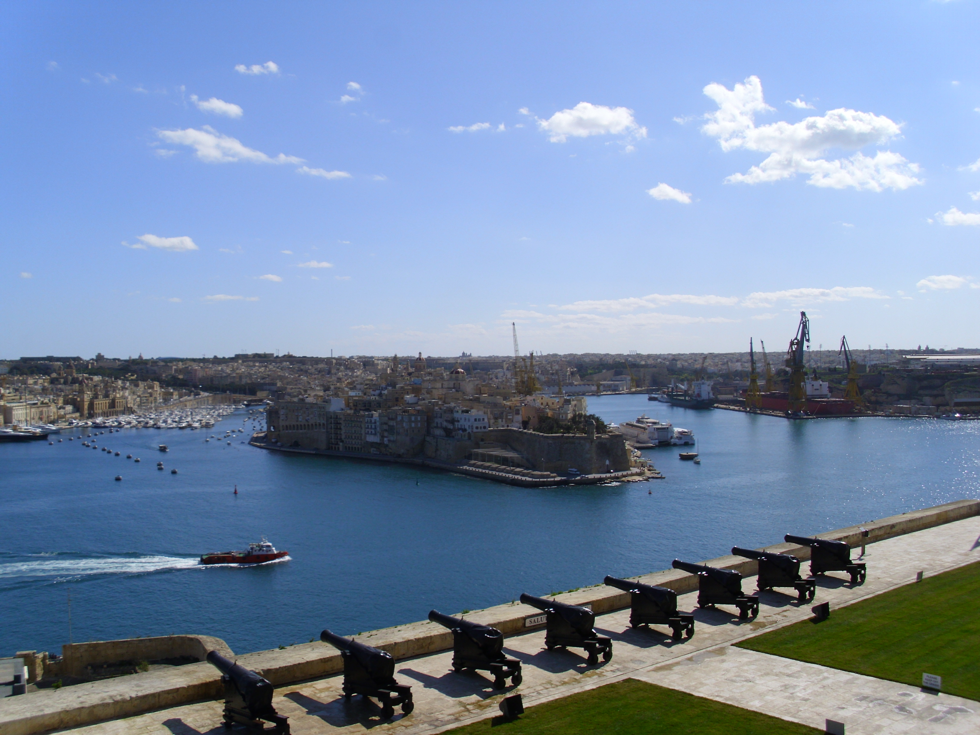 THE BOYS GO BANANAS AT HEATHROW